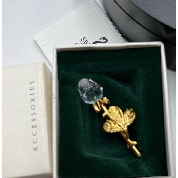 Swarovski Crystal Memories Gold
Plated Crystal Clear Rose Brooch in
Original Box - Picture 7 of 16